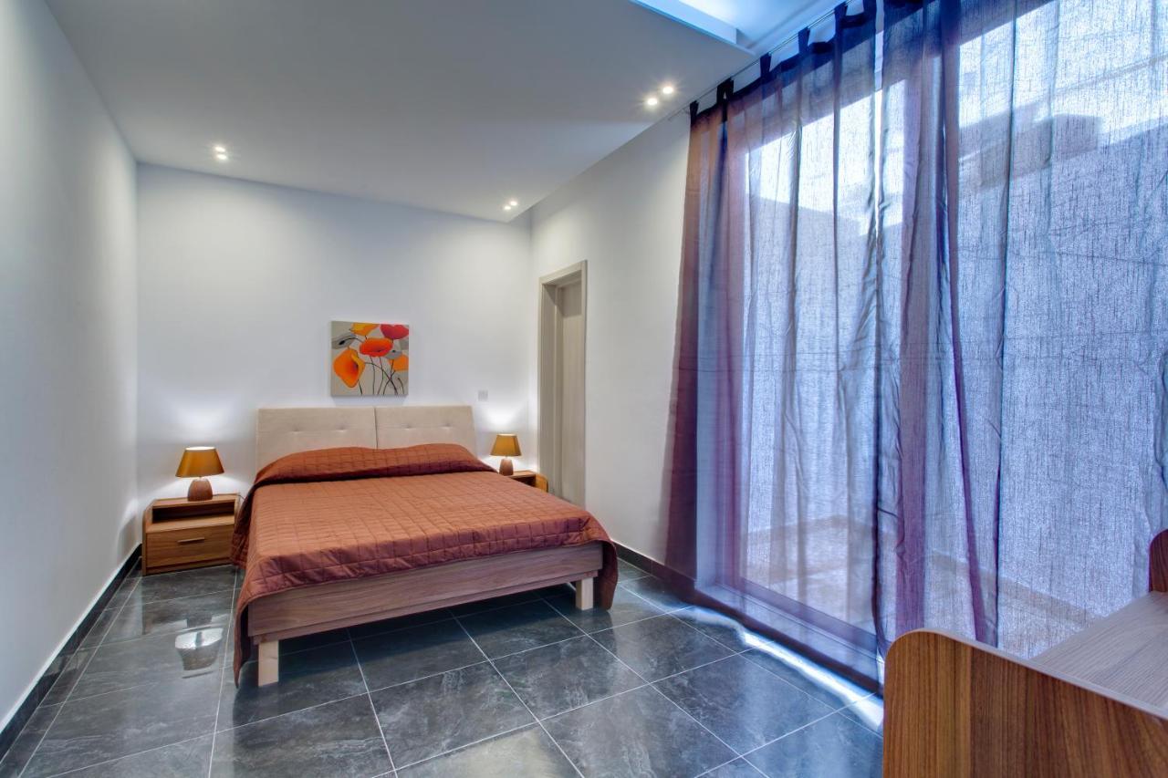 Chalet Apartments Sliema Bagian luar foto